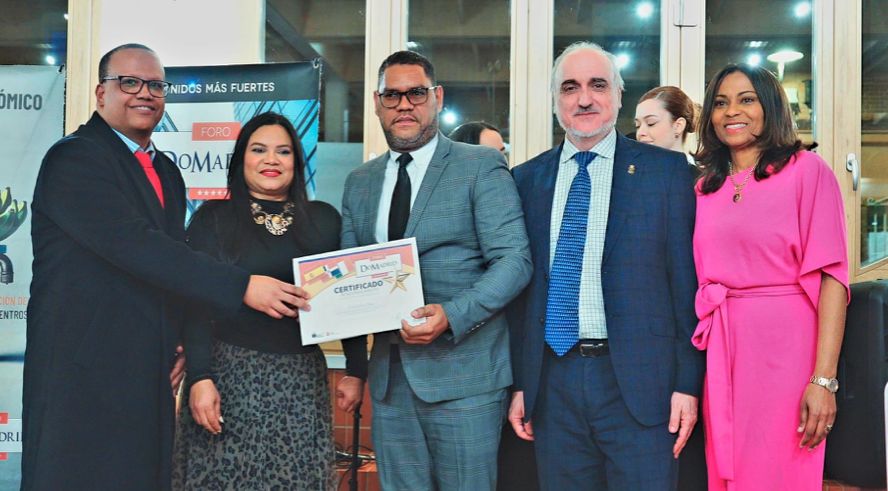 Kelvin Faña es reconocido en España