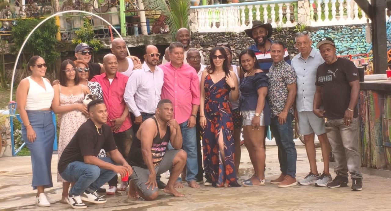 Exdiputado realisa actividad en su finca