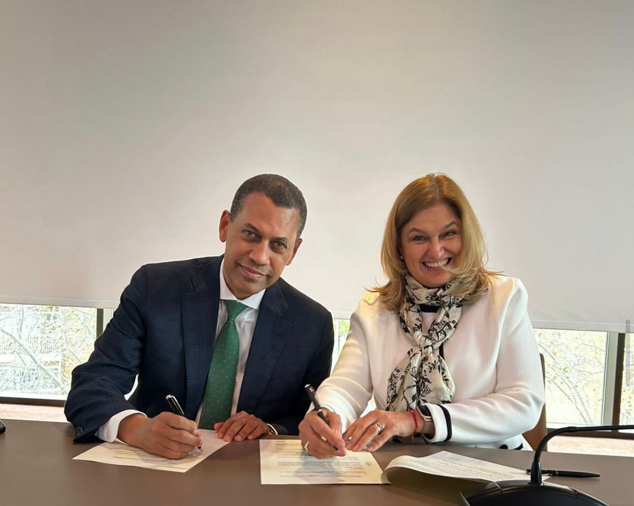 Indotel firma acuerdos