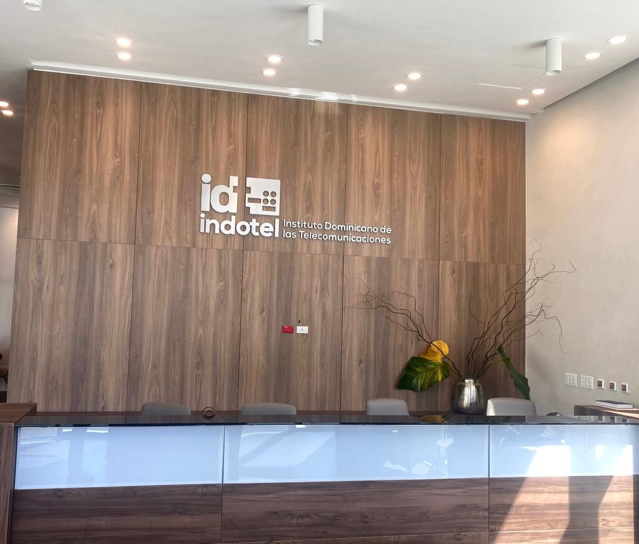 Indotel advierte sobre mensaje falso que promueve cobros y supuestos negocios con “canastas digitales”