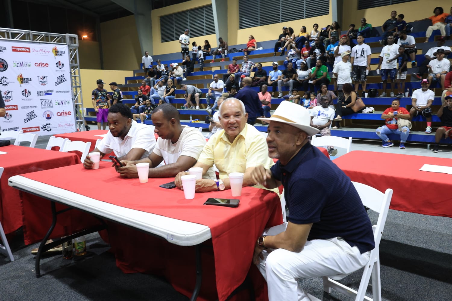 Líder político y comunitario, con el deporte.