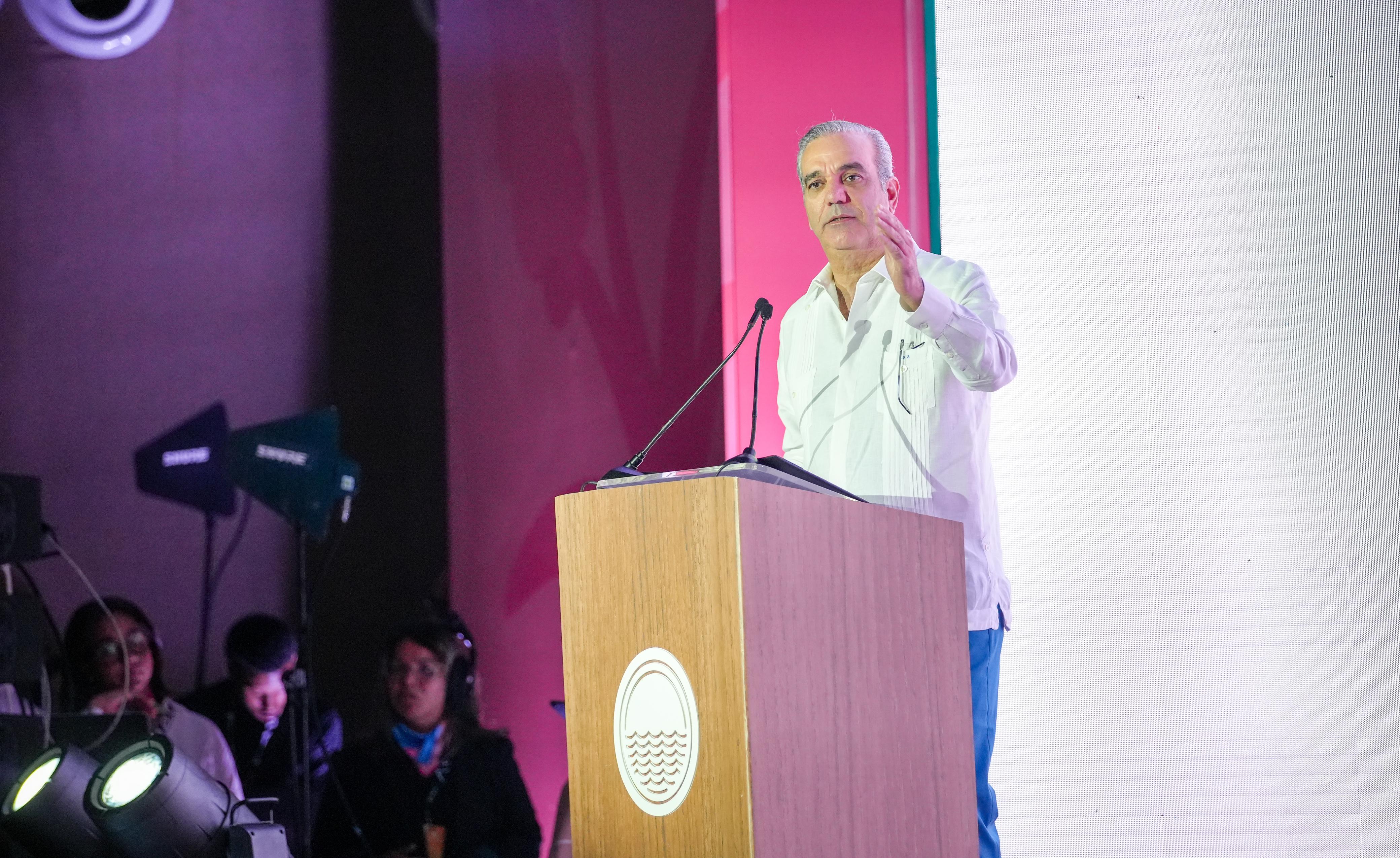 Presidente Abinader anuncia transformación integral de Boca Chica.