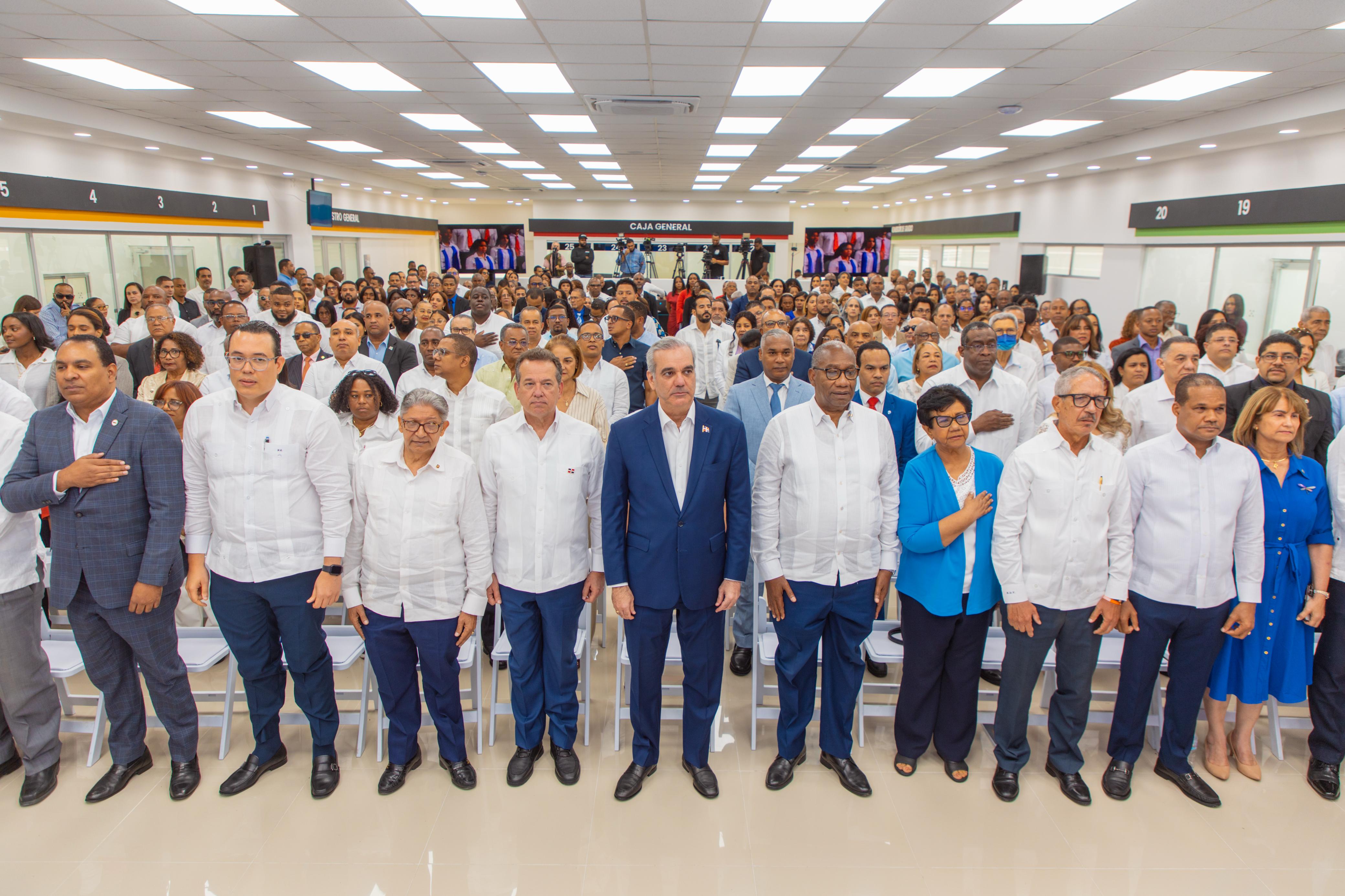 Presidente Abinader y rector Editrudis Beltrán inauguran moderno Centro Multiservicios y varias infraestructuras académicas, tecnológicas y de servicios estudiantiles de la UASD