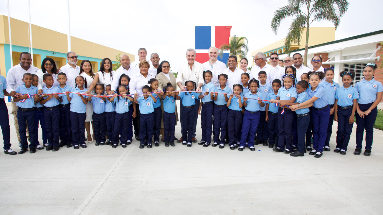 Presidente Luis Abinader ha democratizado las obras del Estado al intervenir la 32 provincias del país, incluyendo infraestructuras en pequeñas poblaciones.