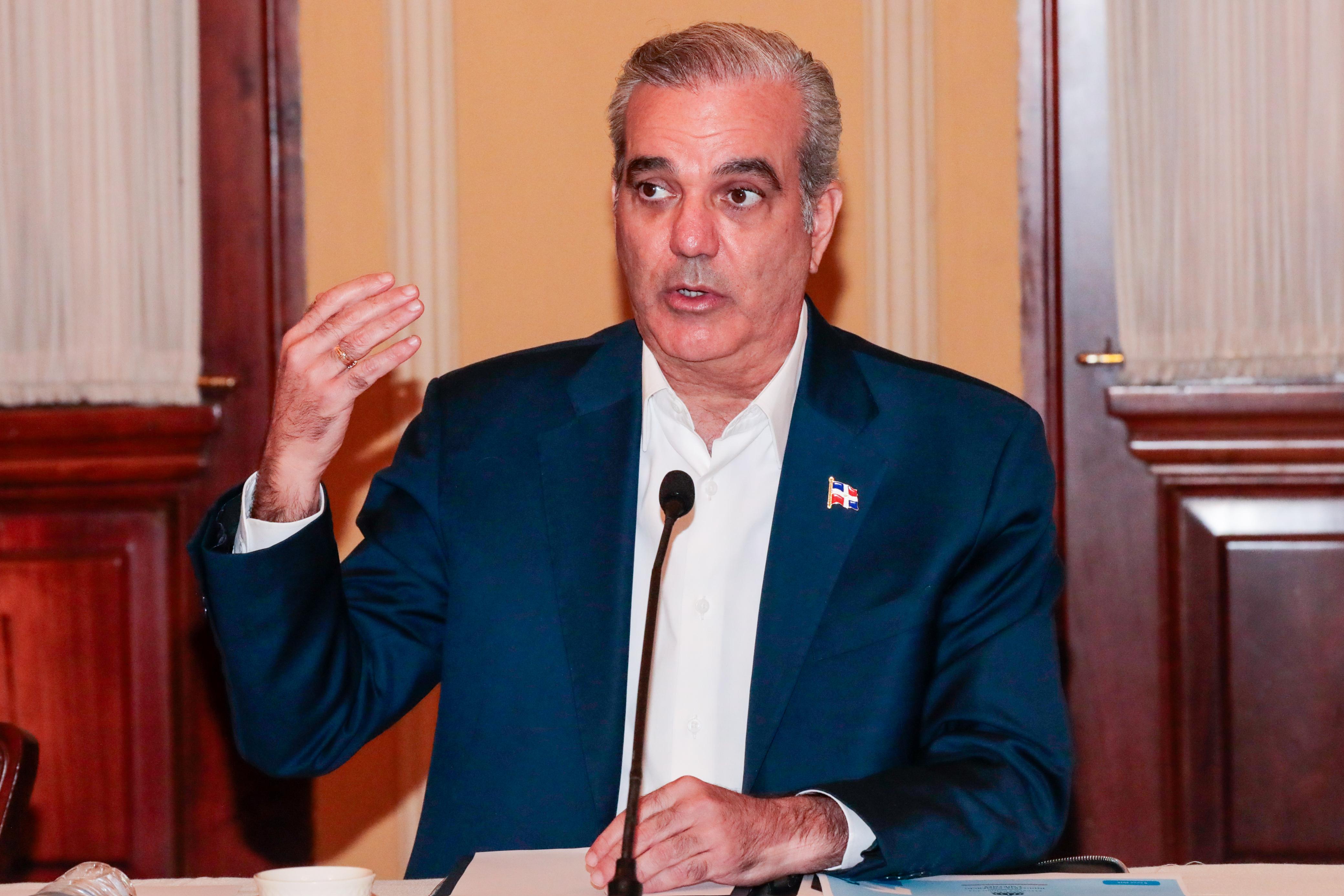 Presidente Abinader afirma que la cooperación entre el Gobierno y sectores productivos fortalece la estabilidad y protege a la población de efectos externos