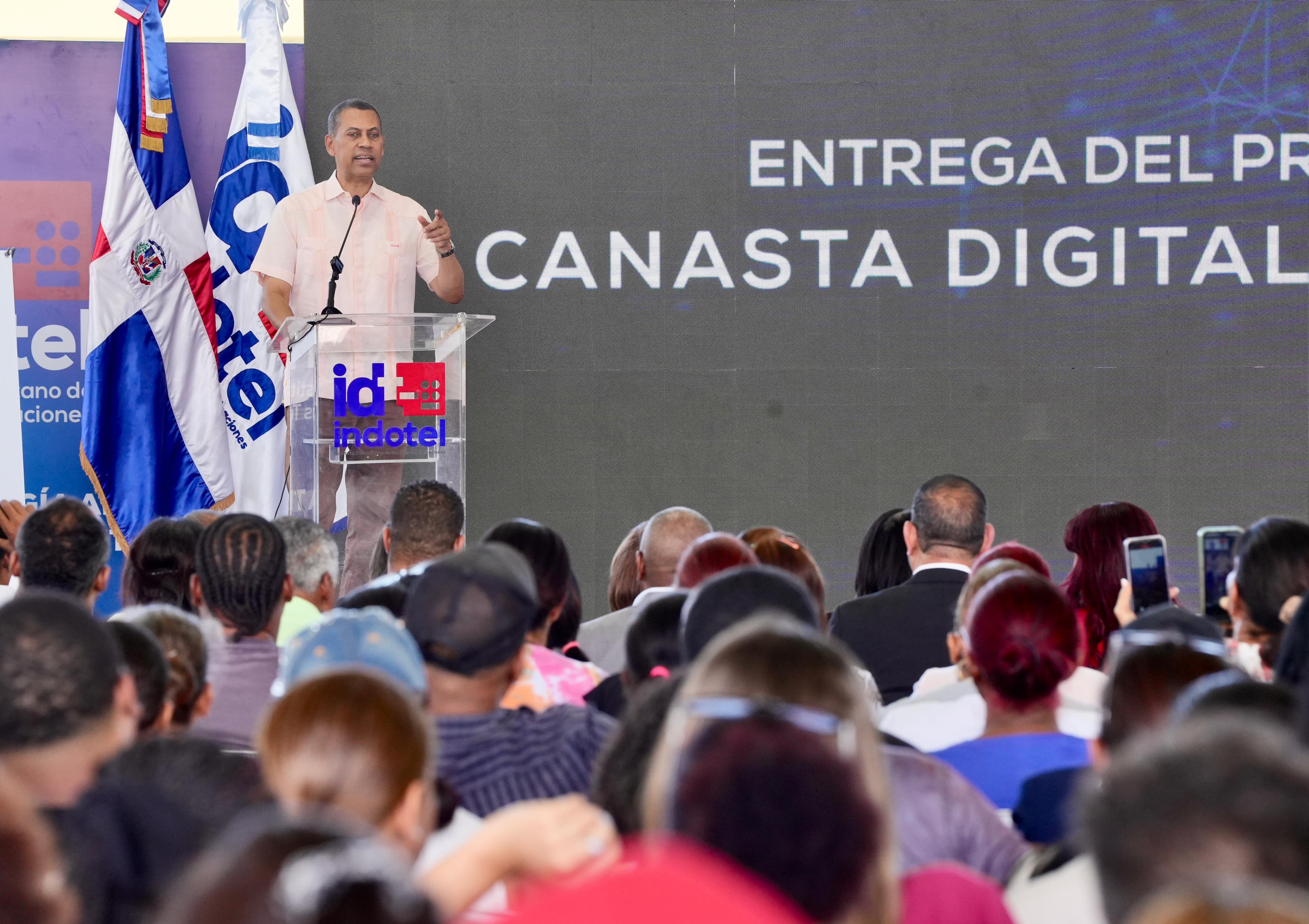 Indotel impacta a más de 500 residentes de Santo Domingo Oeste con Canasta Digital Social 3.0.