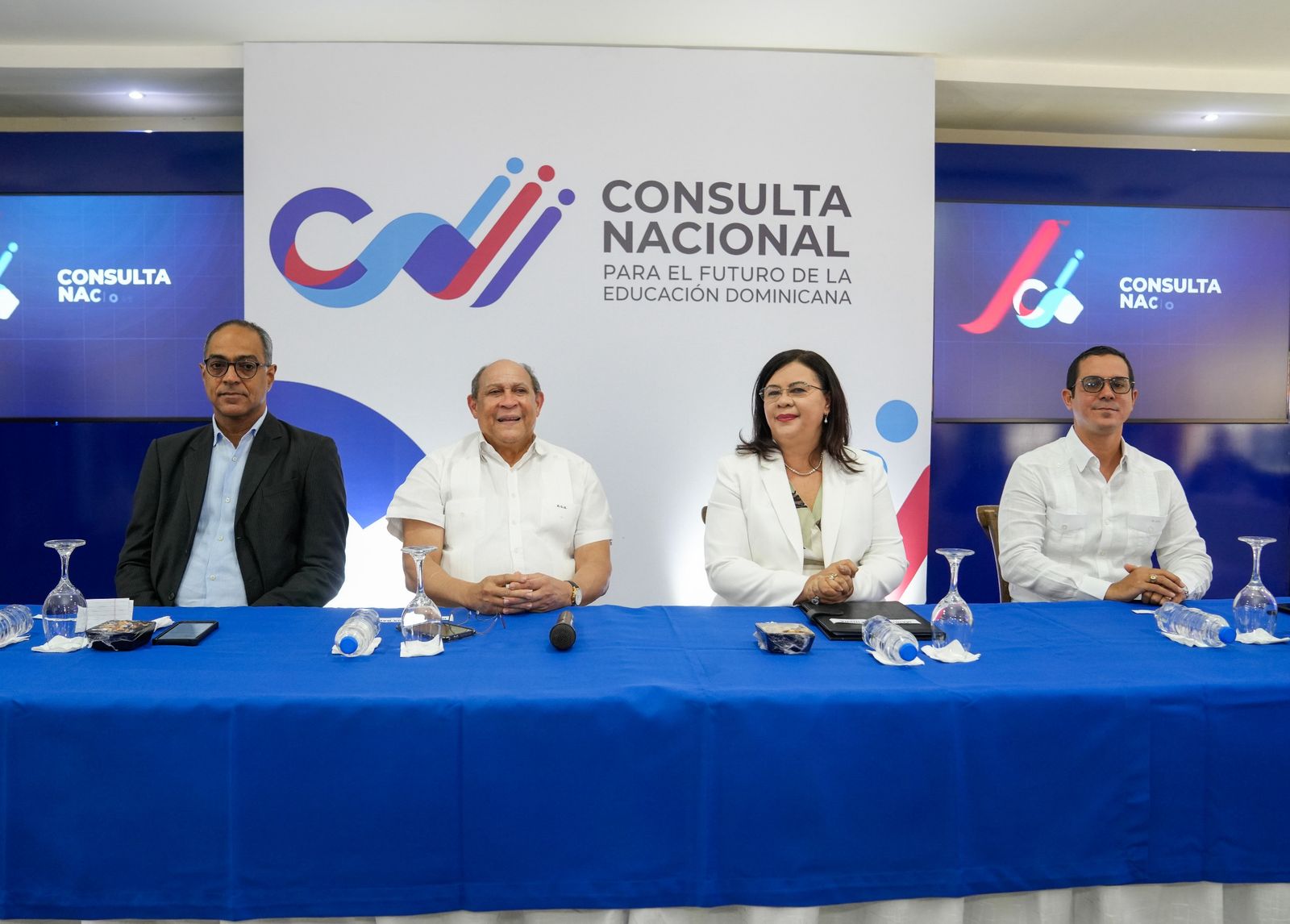 Medios digitales conocen ejes que impulsan la transformación educativa en República Dominicana.