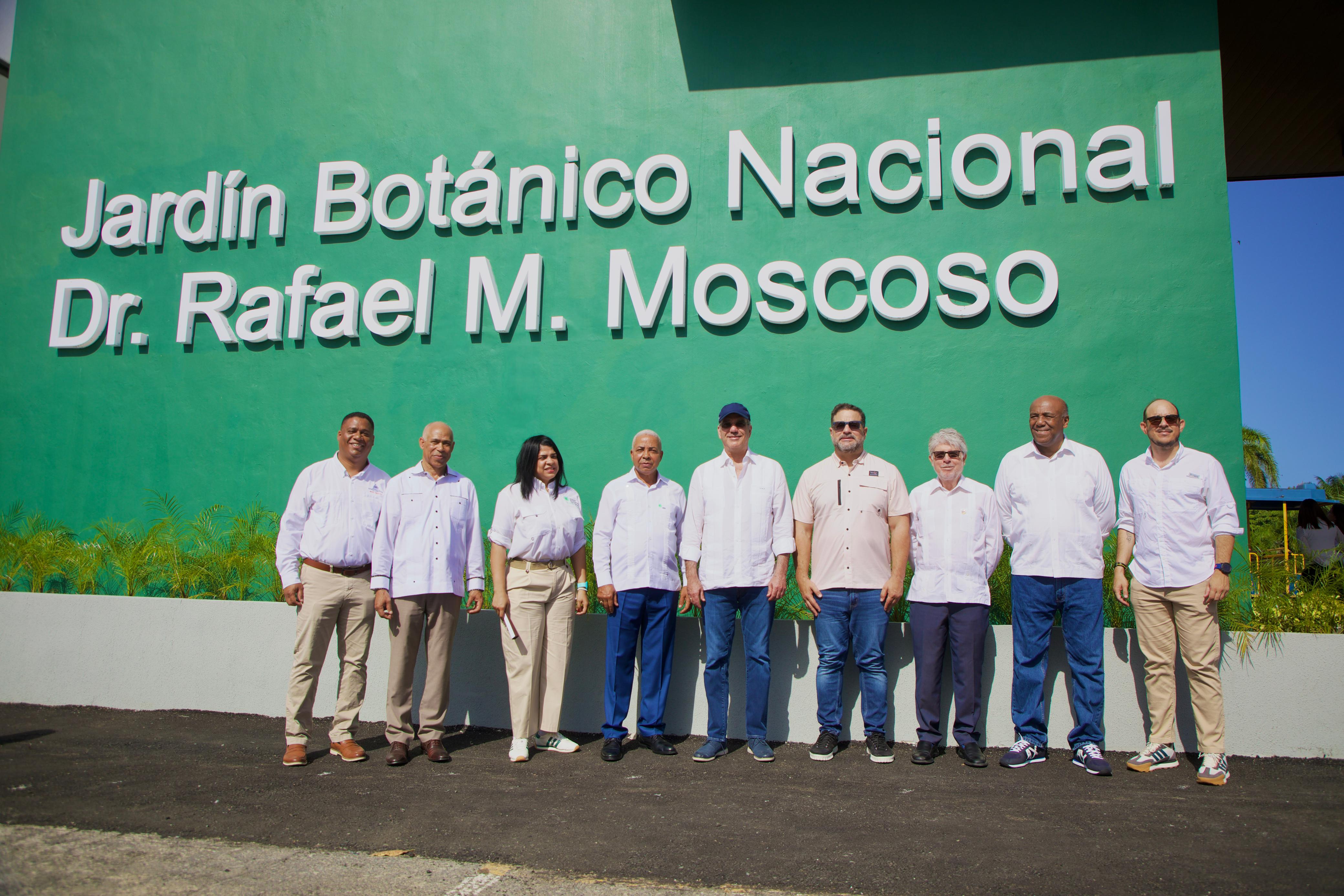 Presidente Abinader visita el Zoológico Nacional tras más de 20 años sin la presencia de un mandatario y anuncia su transformación integral, a una semana de su 51 aniversario.