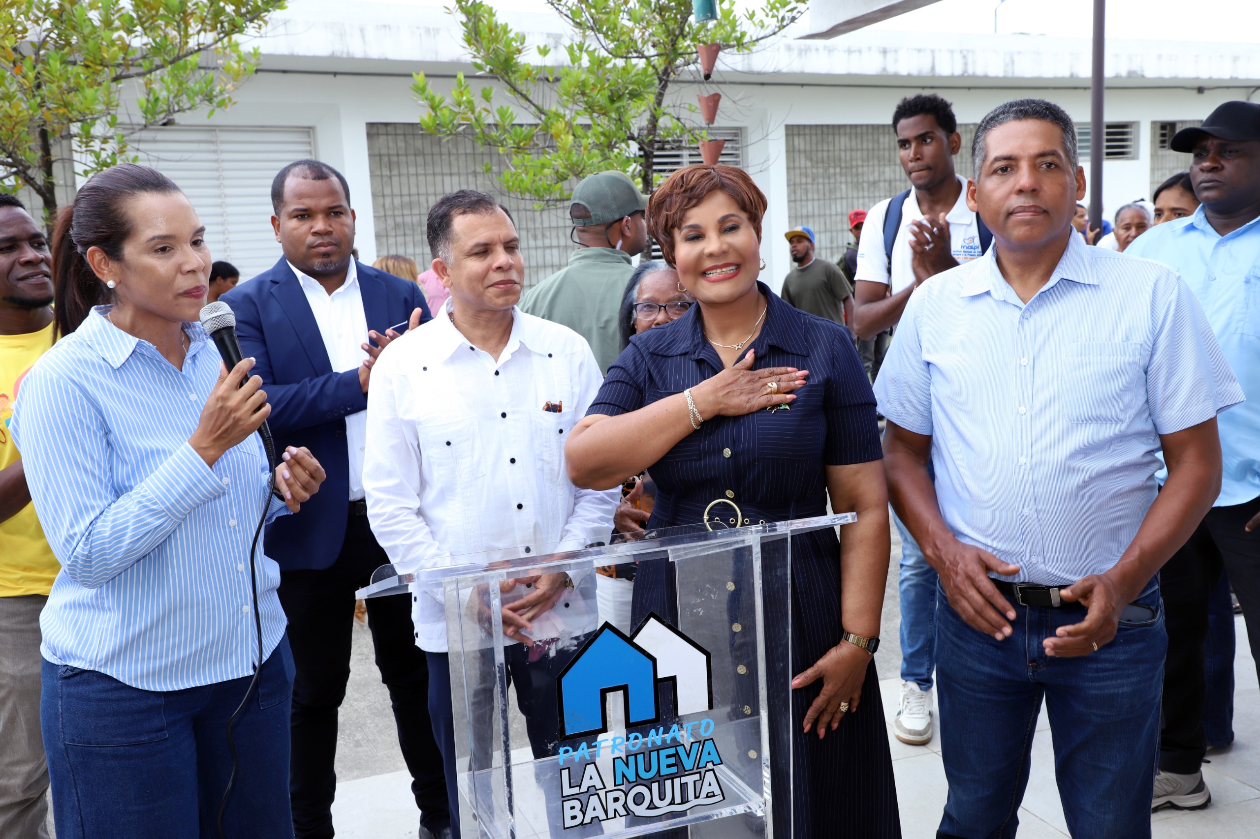 Patronato y comunidad de La Nueva Barquita reconocen labor social del INAIPI y de su directora ejecutiva, Josefa Castillo Rodríguez