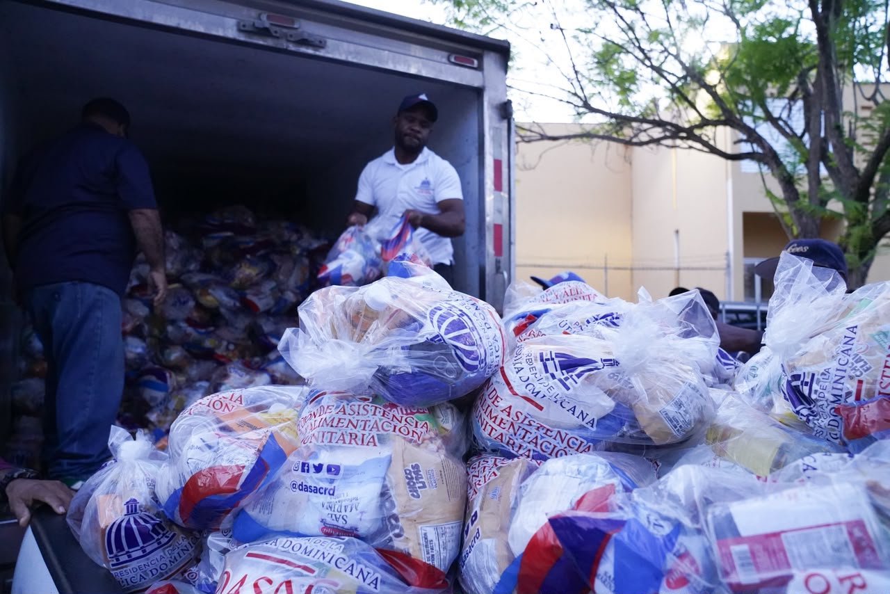 Gobierno mantiene apoyo directo a familias de bajos ingresos con entrega de alimentos