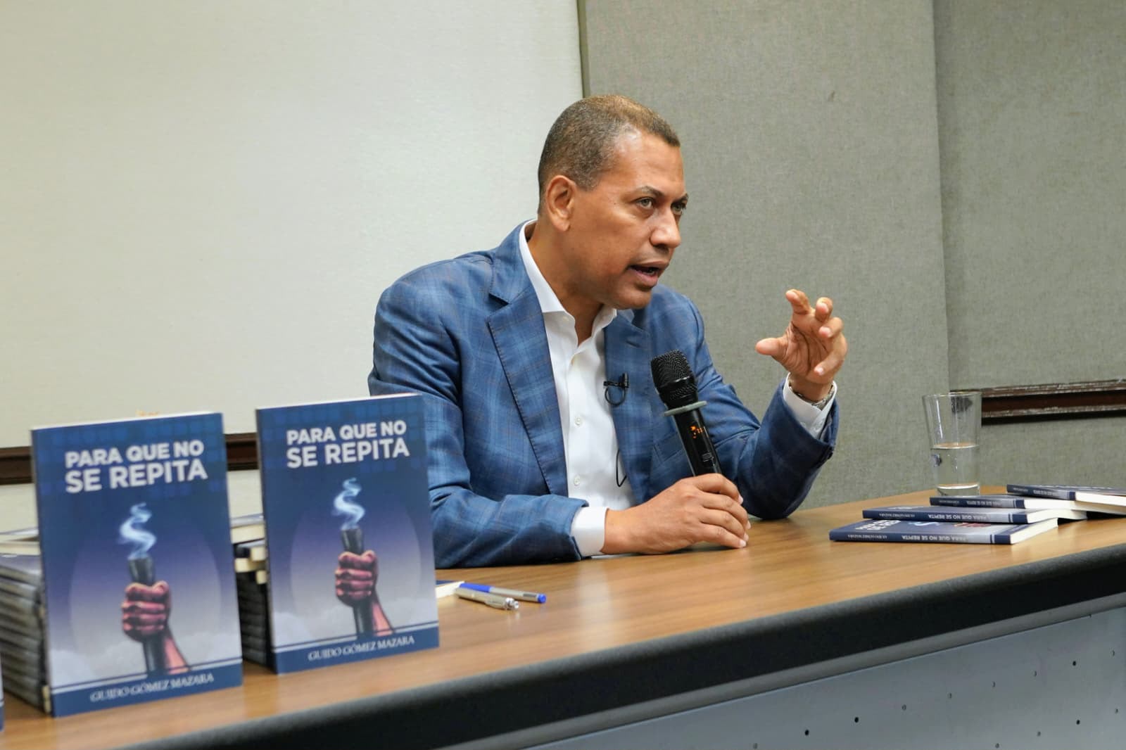 Guido Gómez Mazara pone en circulación en Miami su libro “Para que no se repita.