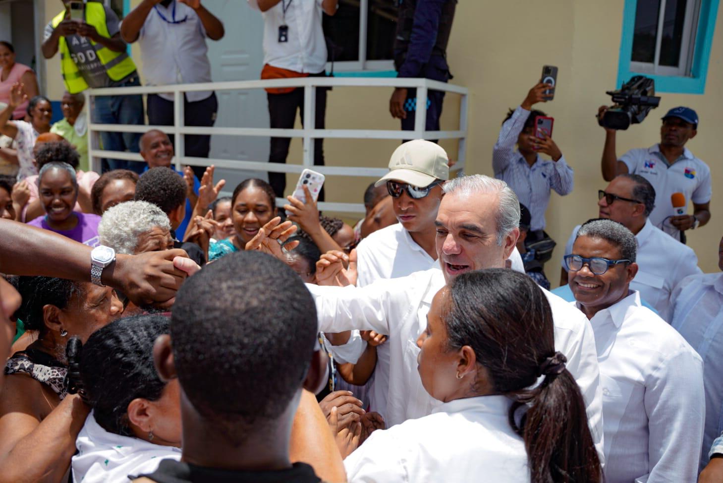 Gobierno fortalece bienestar comunitario en Wilmore de Samaná con obras de alto impacto social