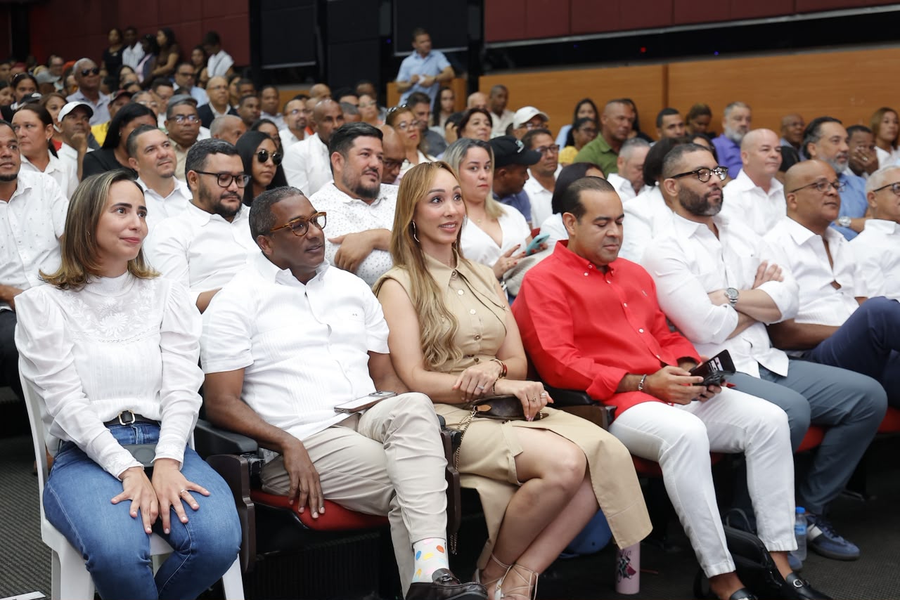Agustín Burgos fortalece estructura del PRM en La Vega con jornada de formación en comunicación política