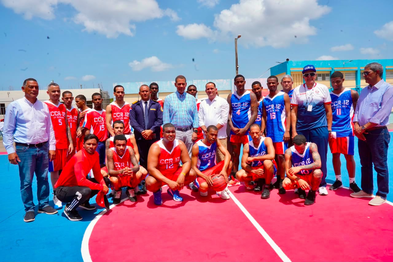 Indotel entrega espacios deportivos y utilería para promover la reinserción social en Centro Penitenciario La Isleta