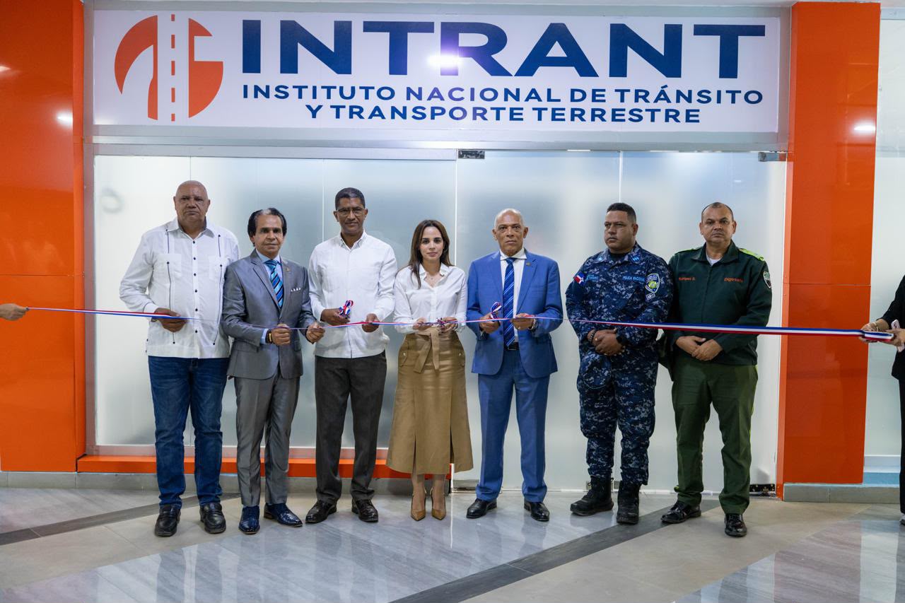 INTRANT abre por primera vez oficinas de licencias en Montecristi y Dajabón.