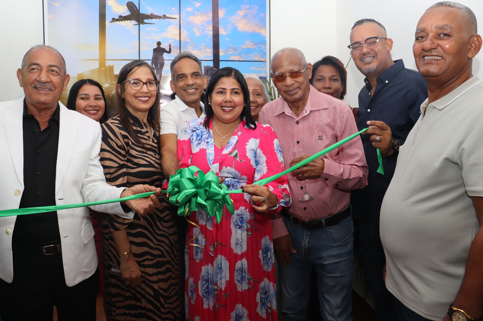 Tonina Tours inaugura oficina comercial en Santo Domingo Oeste con nuevos servicios de asesoría migratoria y consular.