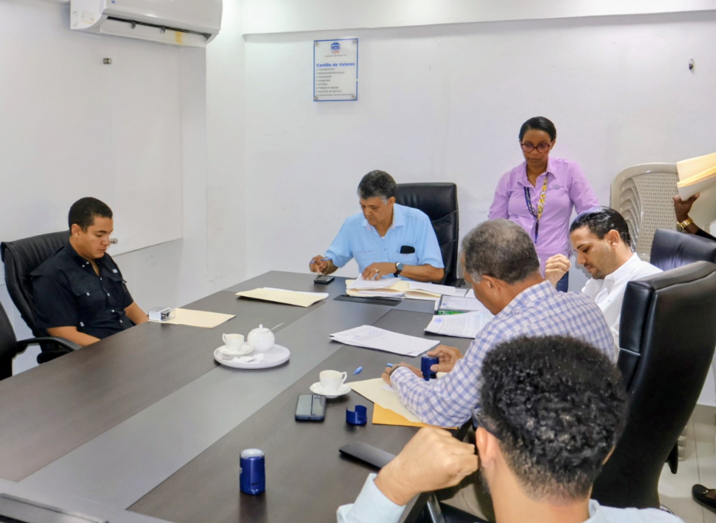 Alcaldía de Santo Domingo Oeste formaliza contratos por más de RD$182 millones para obras de infraestructura
