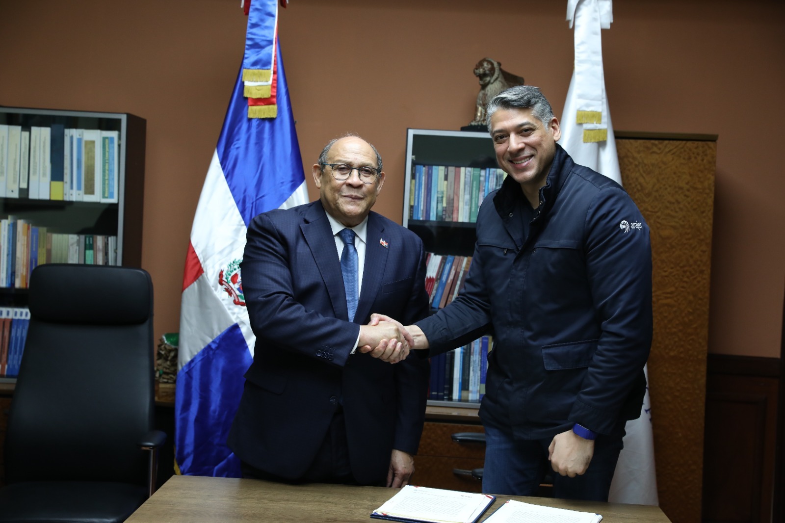 MESCyT y Arajet impulsarán formación de profesionales para expansión de la industria aeronáutica