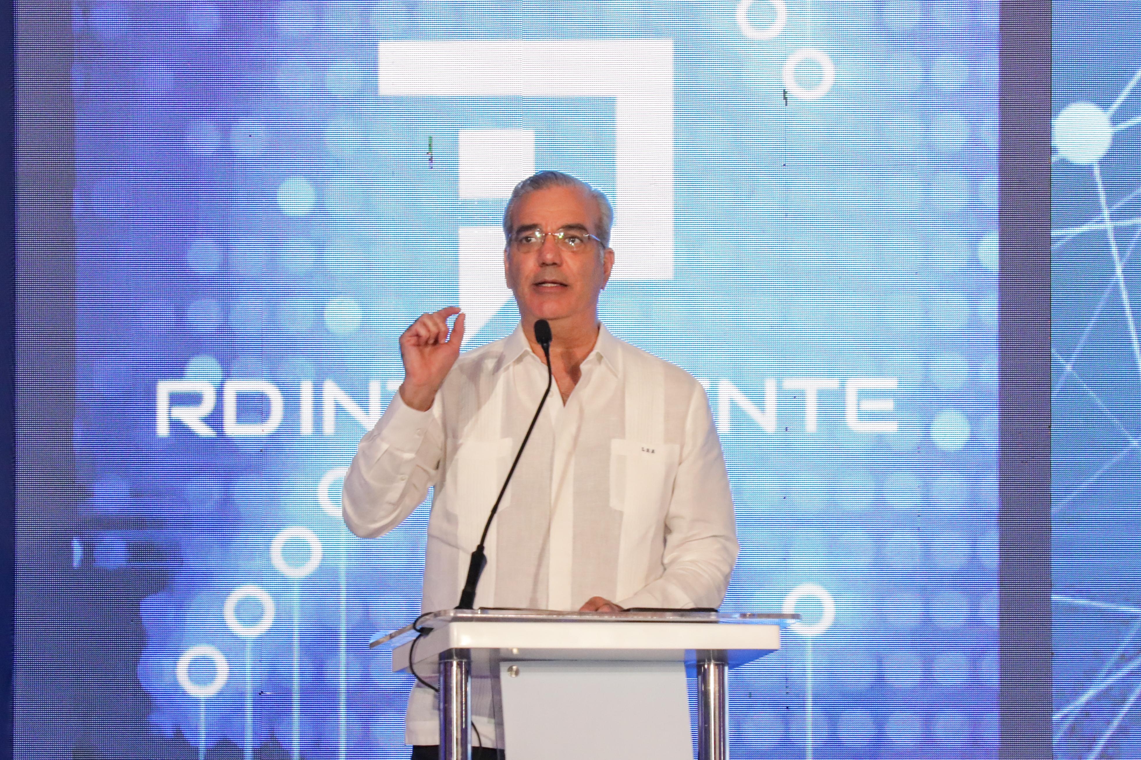 Presidente Abinader lanza programa “RD Inteligente” para capacitar a un millón de dominicanos en inteligencia artificial de manera gratuita