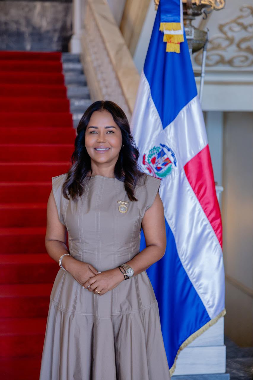 En el día de hoy tomamos posesión del cargo de Viceministra de Gestión Social y Comunitaria del @maprerd, con el firme compromiso de continuar trabajando por nuestra gente y por el desarrollo de nuestro país.