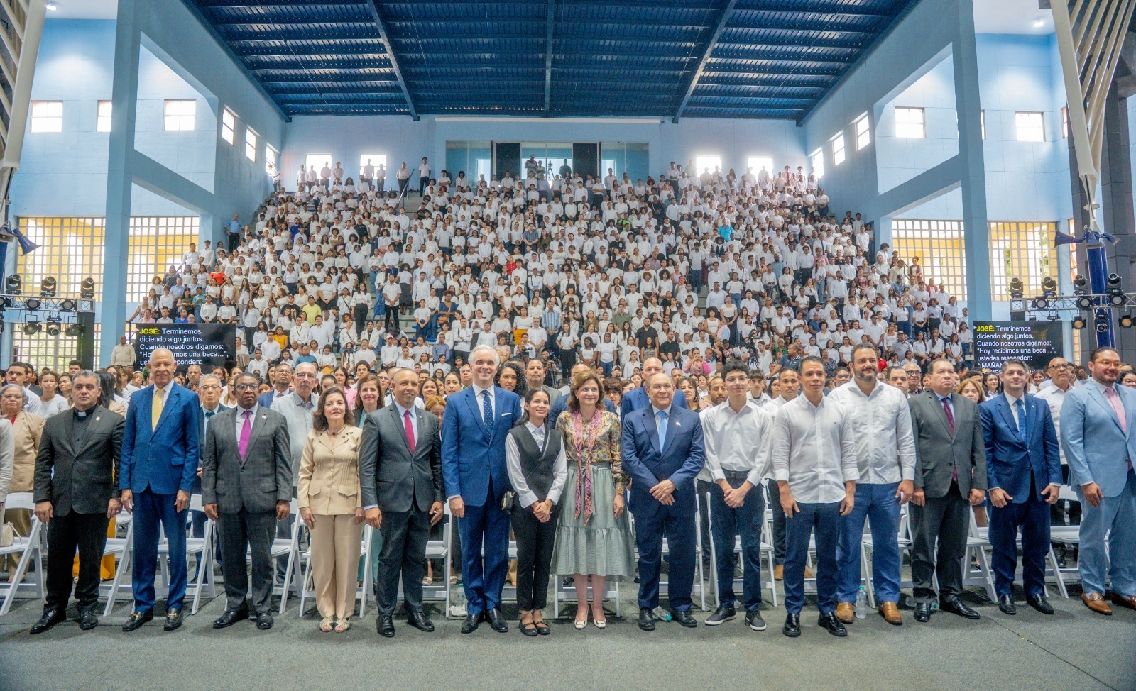 Santos Badía destaca respaldo del Gobierno a política de becas para ampliar oportunidades de formación