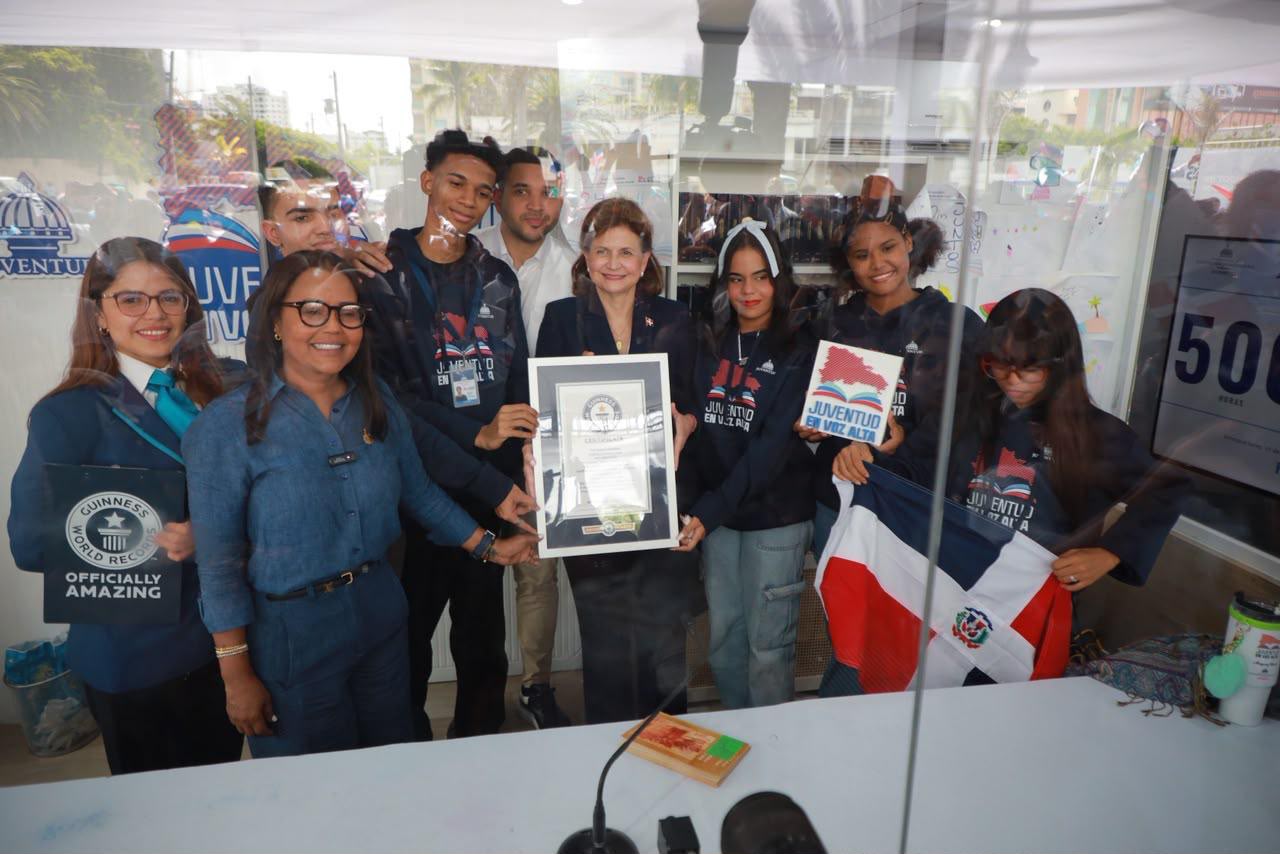 República Dominicana rompe récord con 500 horas de lectura corrida